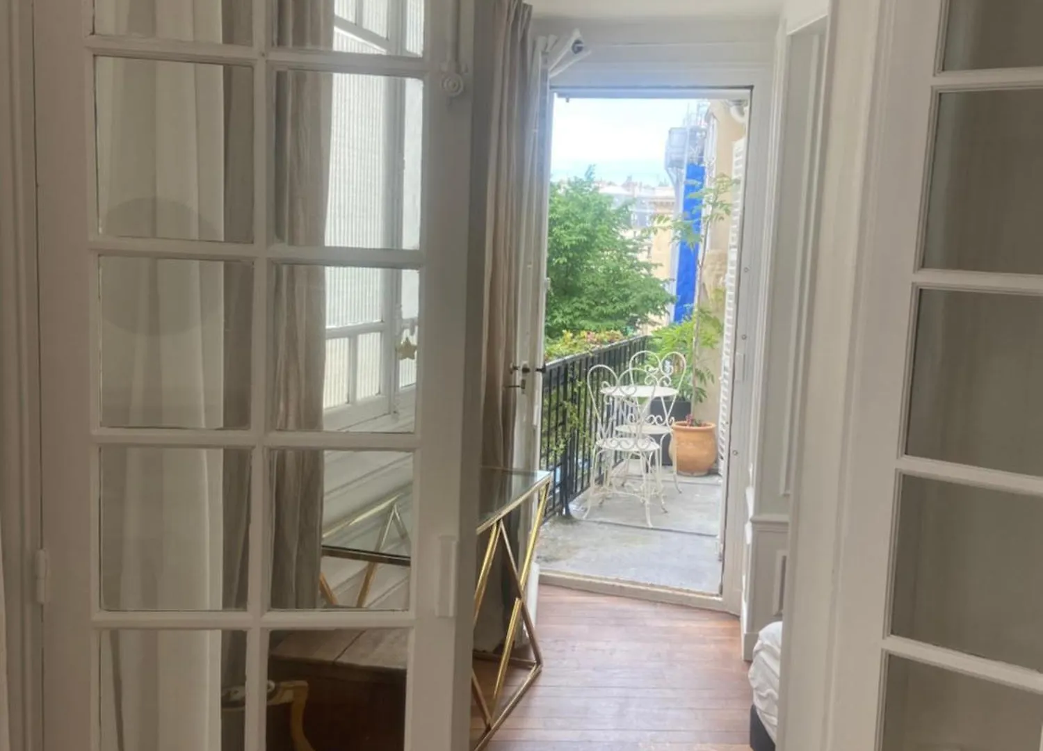 Aux Terrasses De La Lune París 0*,