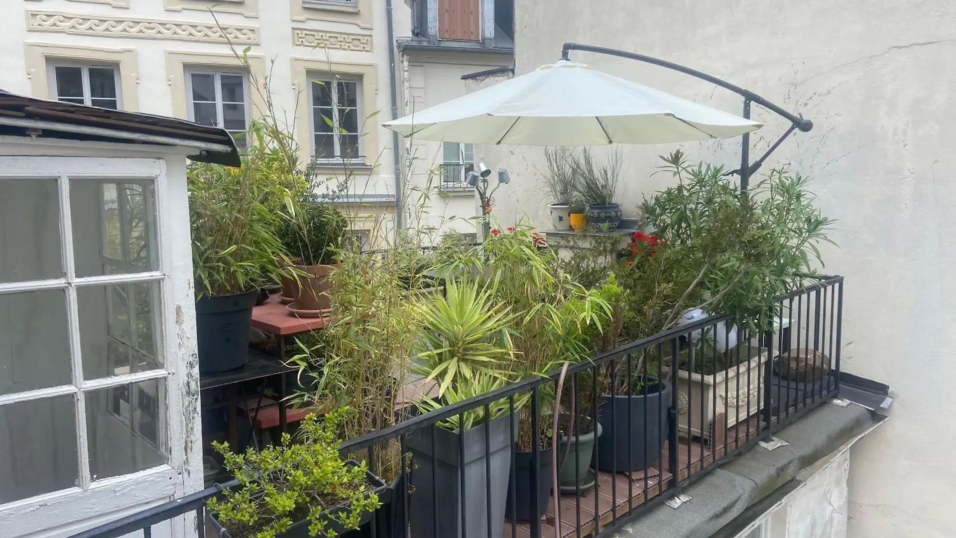 Aux Terrasses De La Lune París Francia