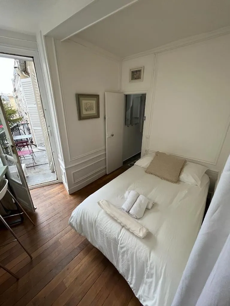 Aux Terrasses De La Lune Paris 0*,